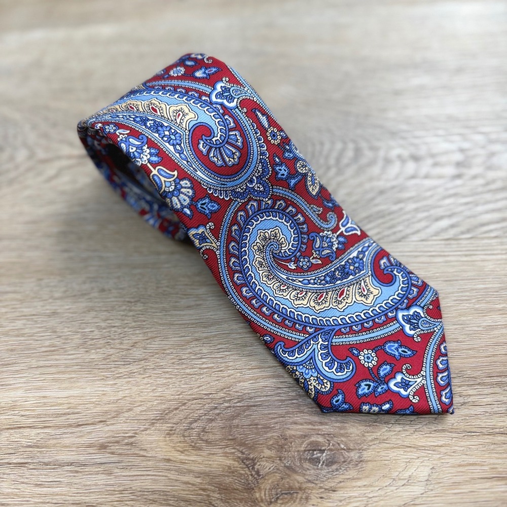 Jos. A. Bank Reserve 100% Silk Tie Mens OS Red Paisley Business Formal
60.5"L